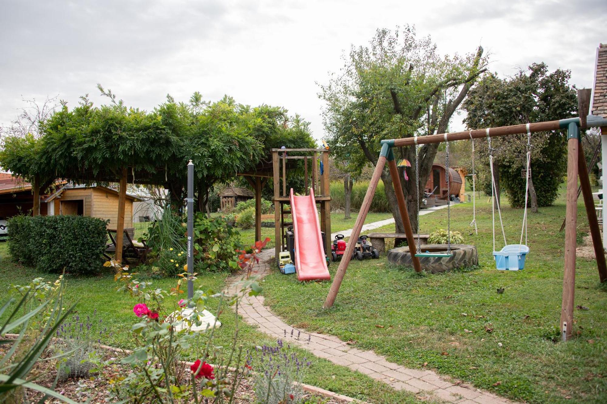 מלון Zengővárkony Rozmaring Vendeghaz מראה חיצוני תמונה